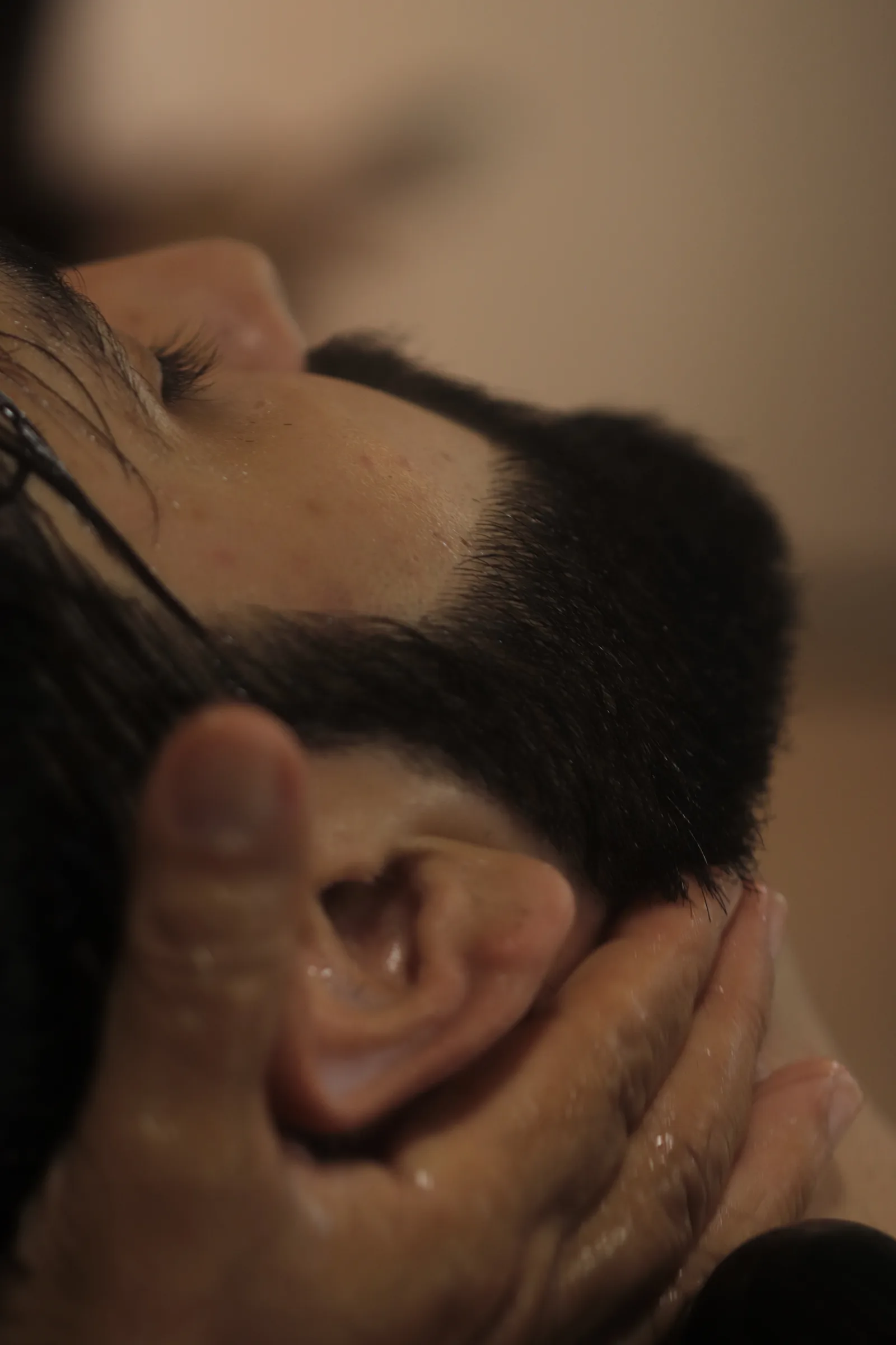 Cuidado com a pele na região da barba na MYL Barber Clinic