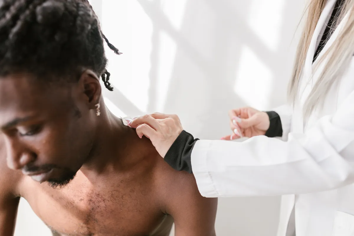 Avaliação de pele antes de sessão de depilação a laser
