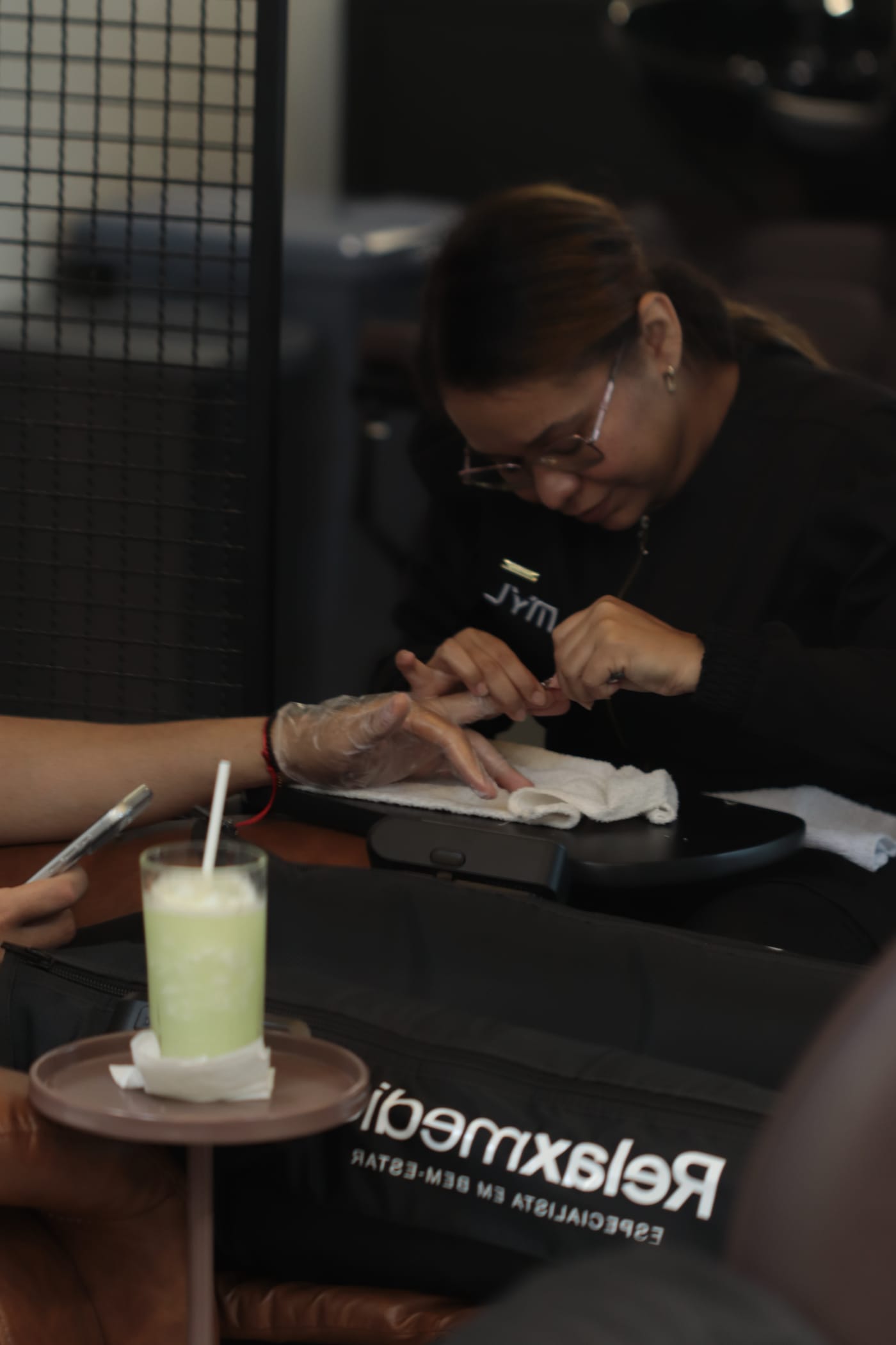 Serviço de manicure na MYL Barber Clinic